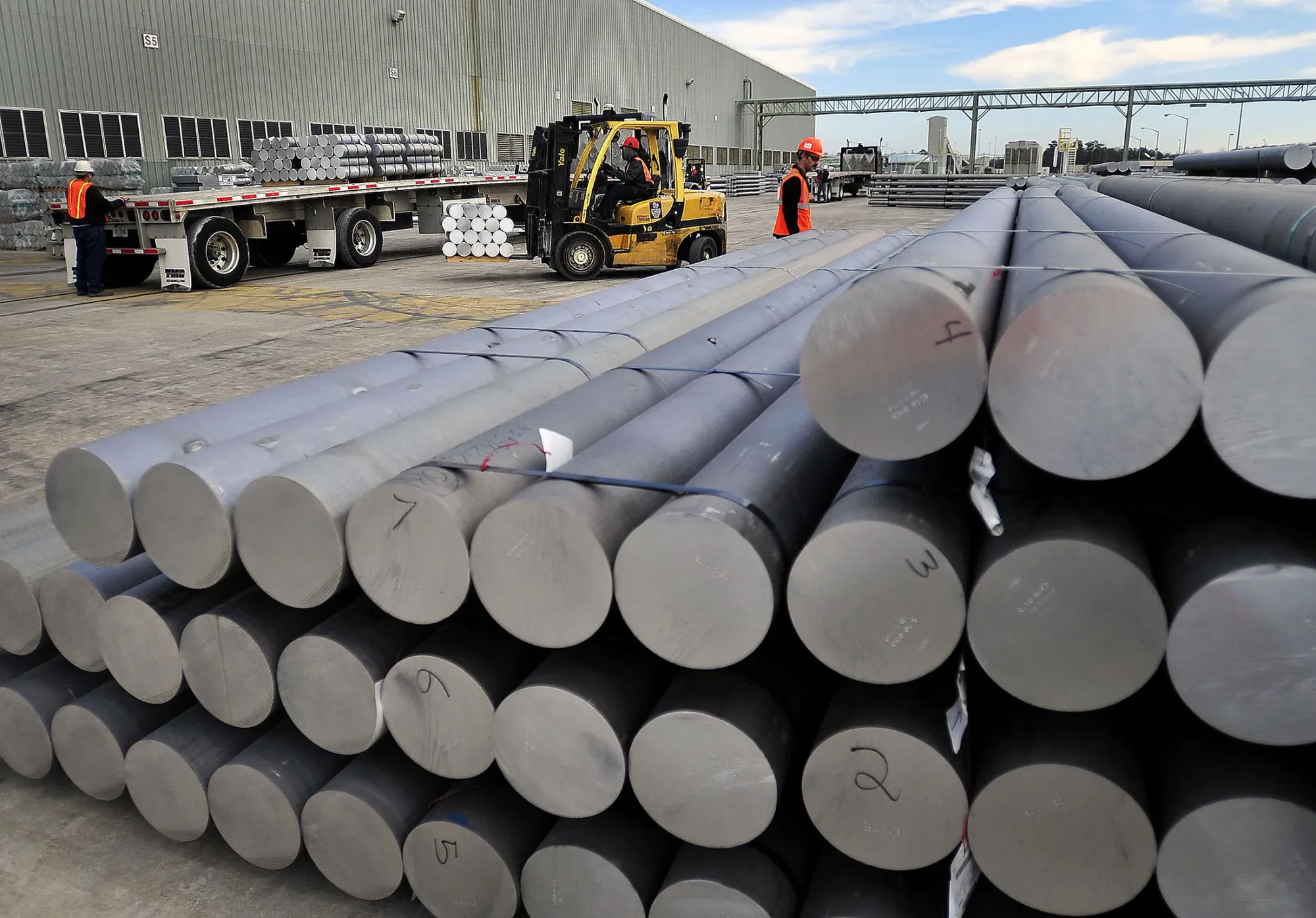 JPMorgan Downgrades Alcoa Stock to Underweight